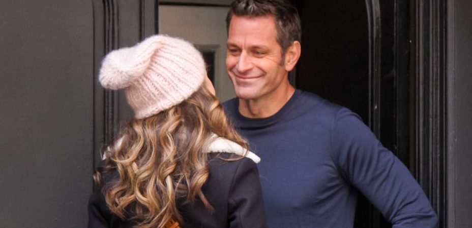 Younger Season 6 – new set photos – Sutton Foster and Peter Hermann kiss while filming